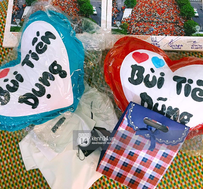 Anh em Tiến Dũng U23 về nhà ăn Tết, mua tivi mới cho gia đình vì muốn chúng con đá ở đâu, bố mẹ cũng có thể nhìn thấy